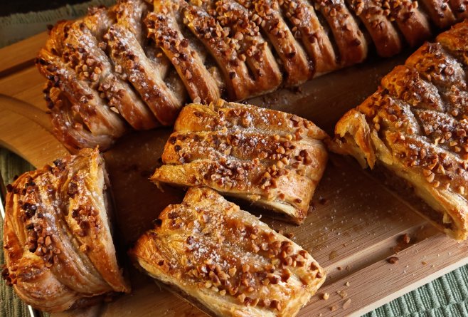 Plăcinte cu nuci pecan și sirop de arțar – dulci, crocante și aromate