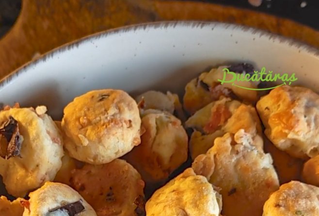 Biscuiți sărați cu bacon și cașcaval - Buni de nu te saturi mâncând