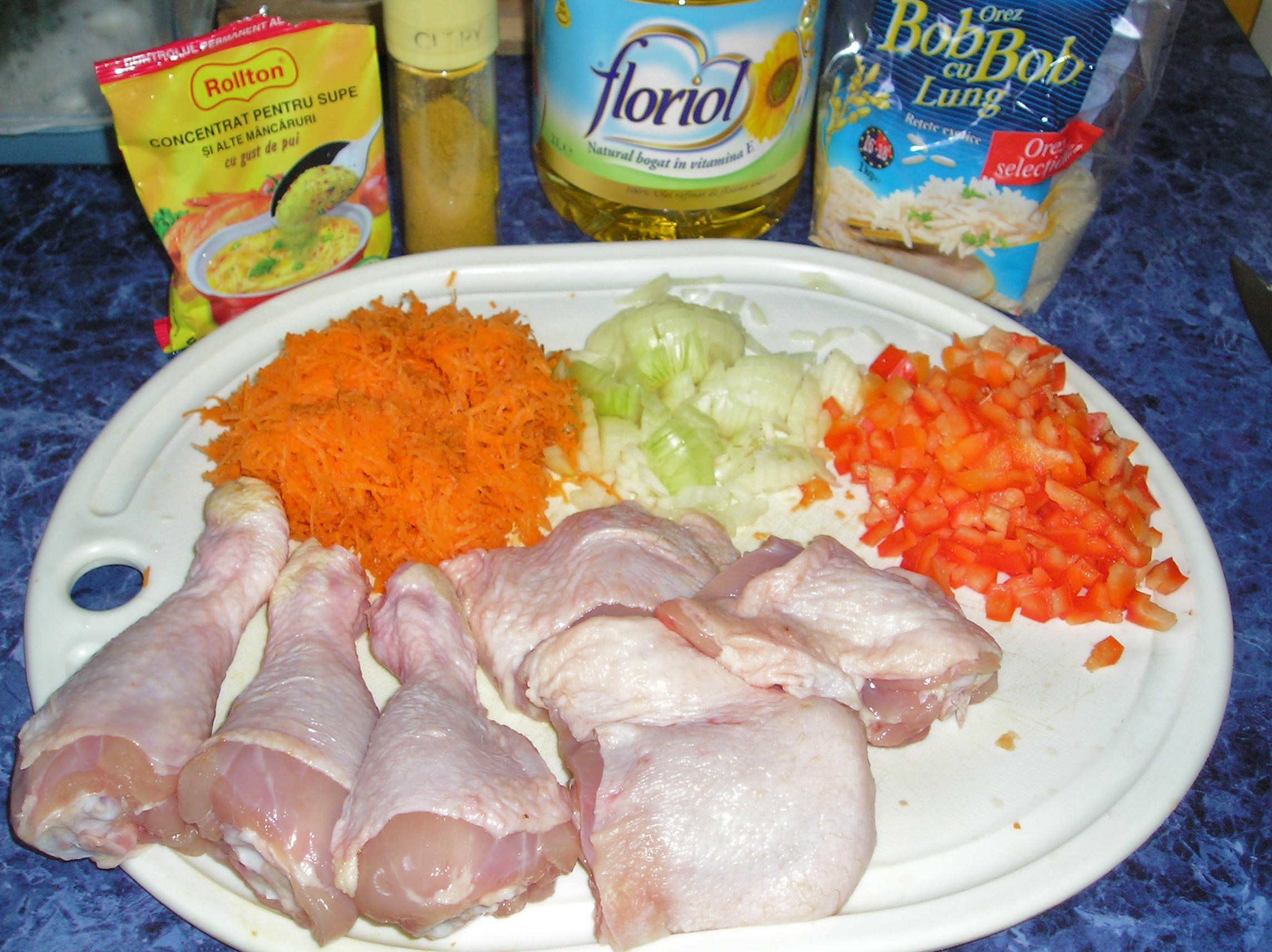 Pulpe de pui cu pilaf de orez