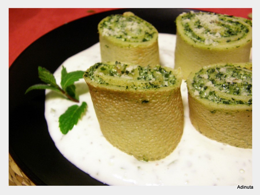 Clatite cu spanac (Crespelle di spinaci) in sos de iaurt cu menta