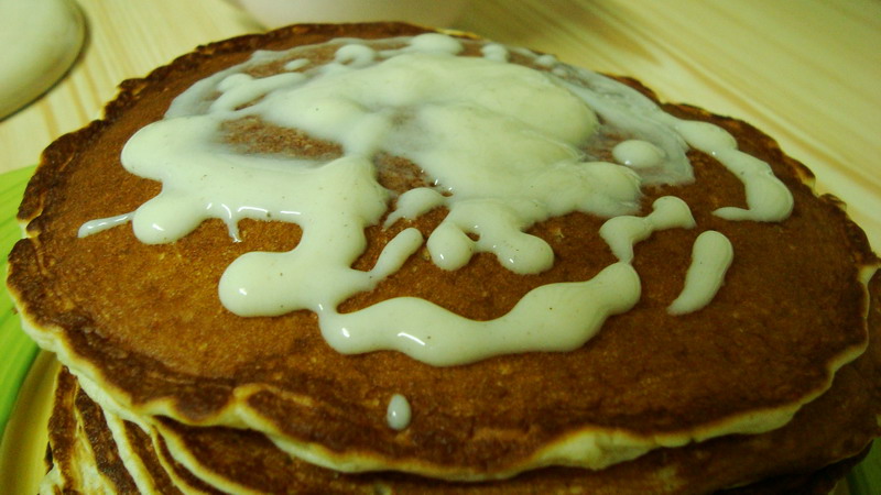 Pancakes cu sos de vanilie