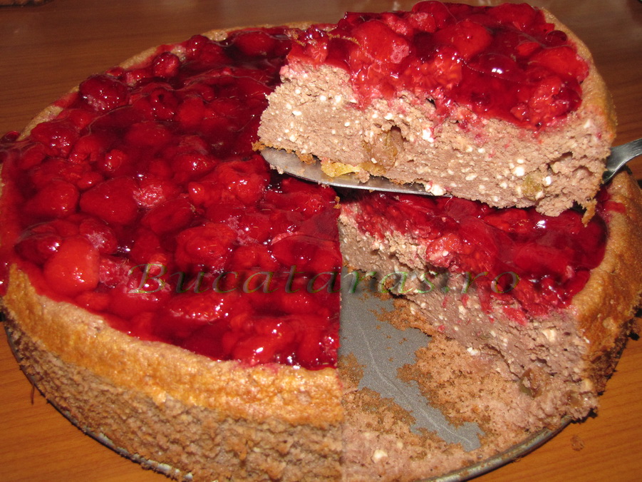 Cheesecake cu topping de zmeura