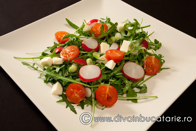 Salata italiana cu rucola, cherry si mozzarela