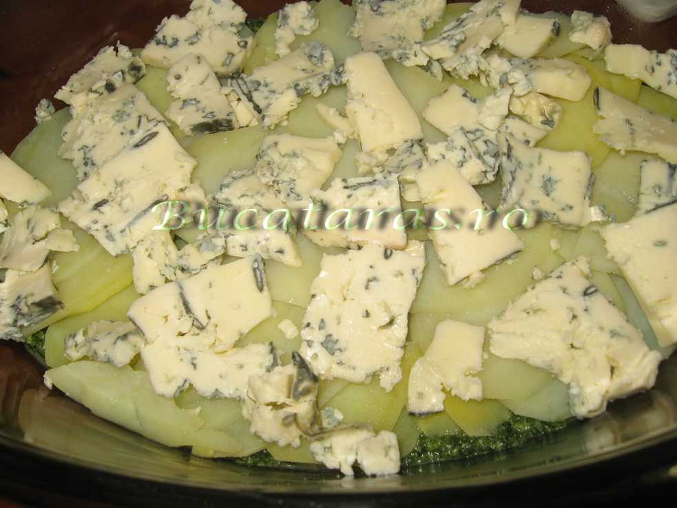 Budinca cu cartofi si spanac & blue cheese