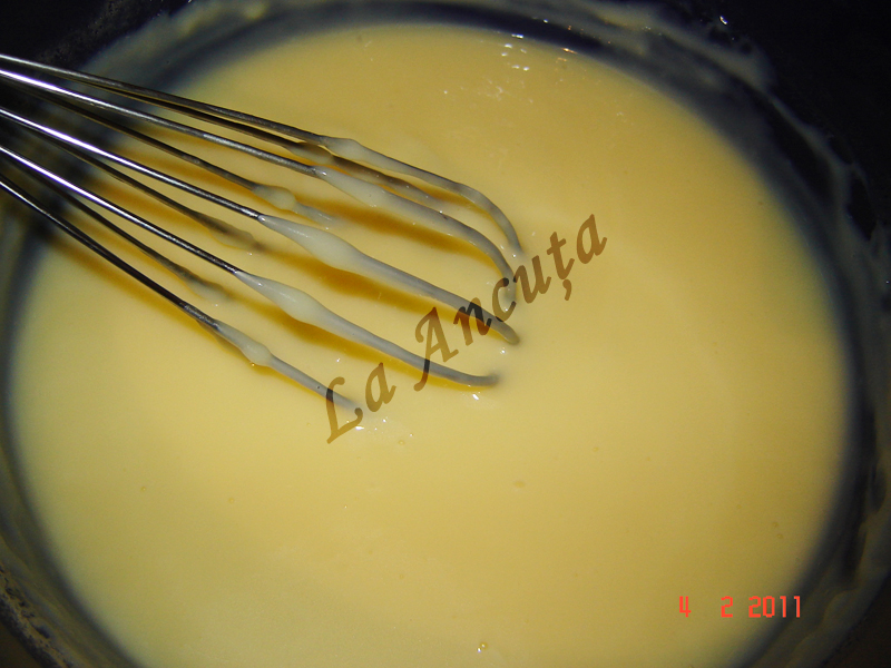 Clatite cu crema de vanilie