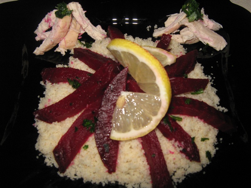 Cuscus cu sfecla rosie si piept de pui