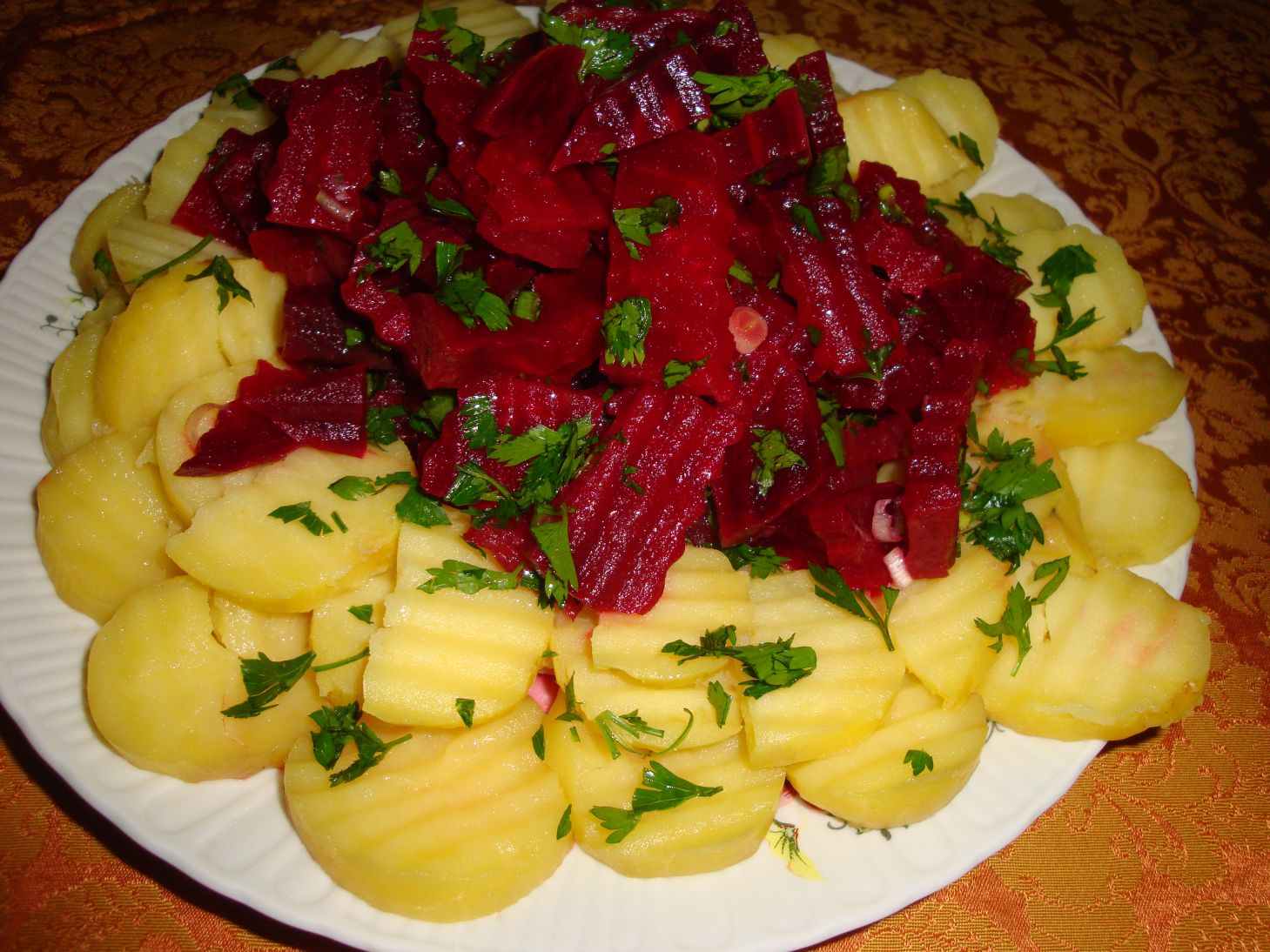 Salata de sfecla rosie si cartofi(marocana)