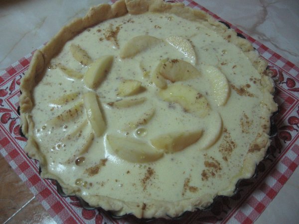 Tarta cu crema de vanilie si mere