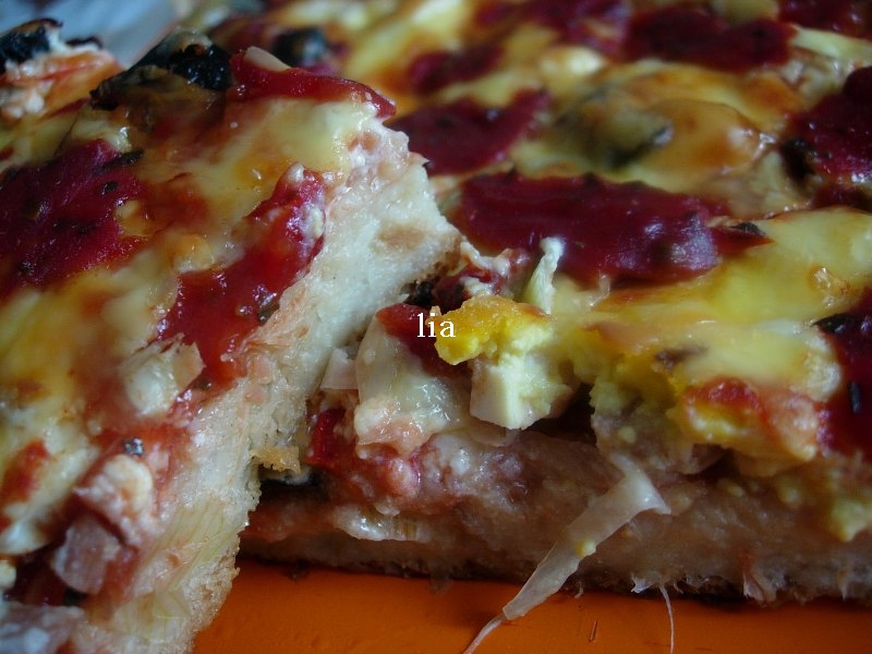 Pizza cu blat din paine