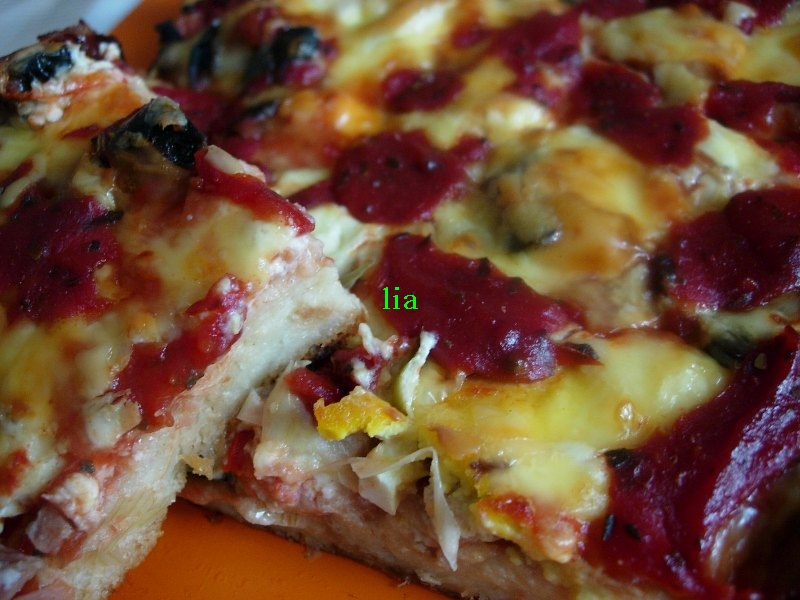 Pizza cu blat din paine