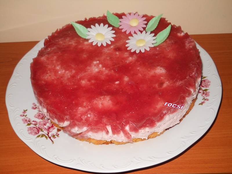 Tarta cu branza si capsuni