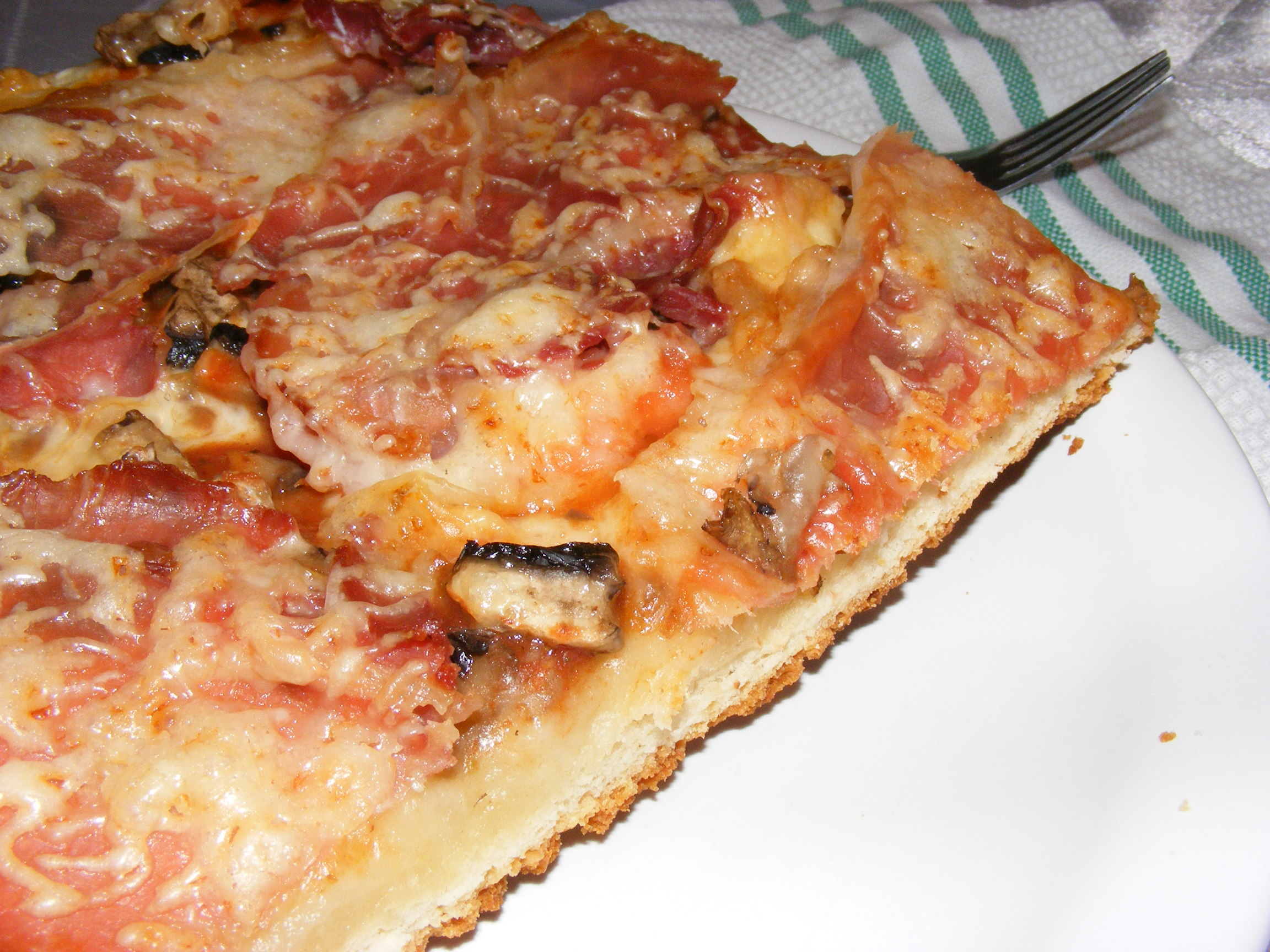 Pizza cu prosciutto crudo