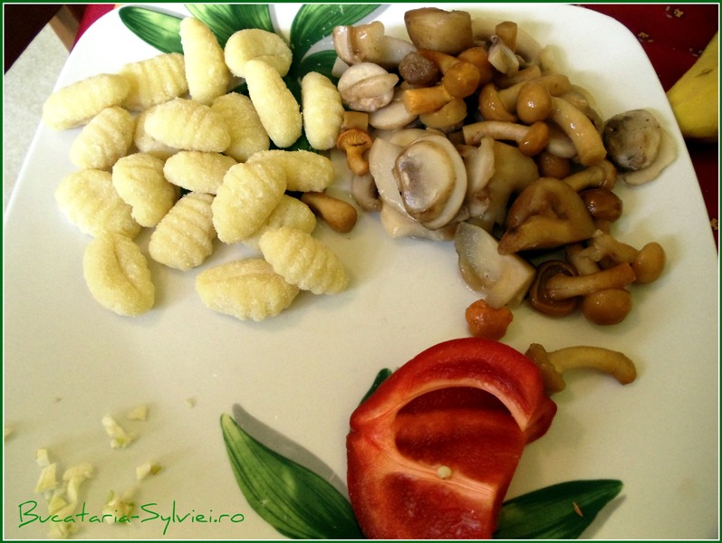 Gnocchi cu ciuperci de padure