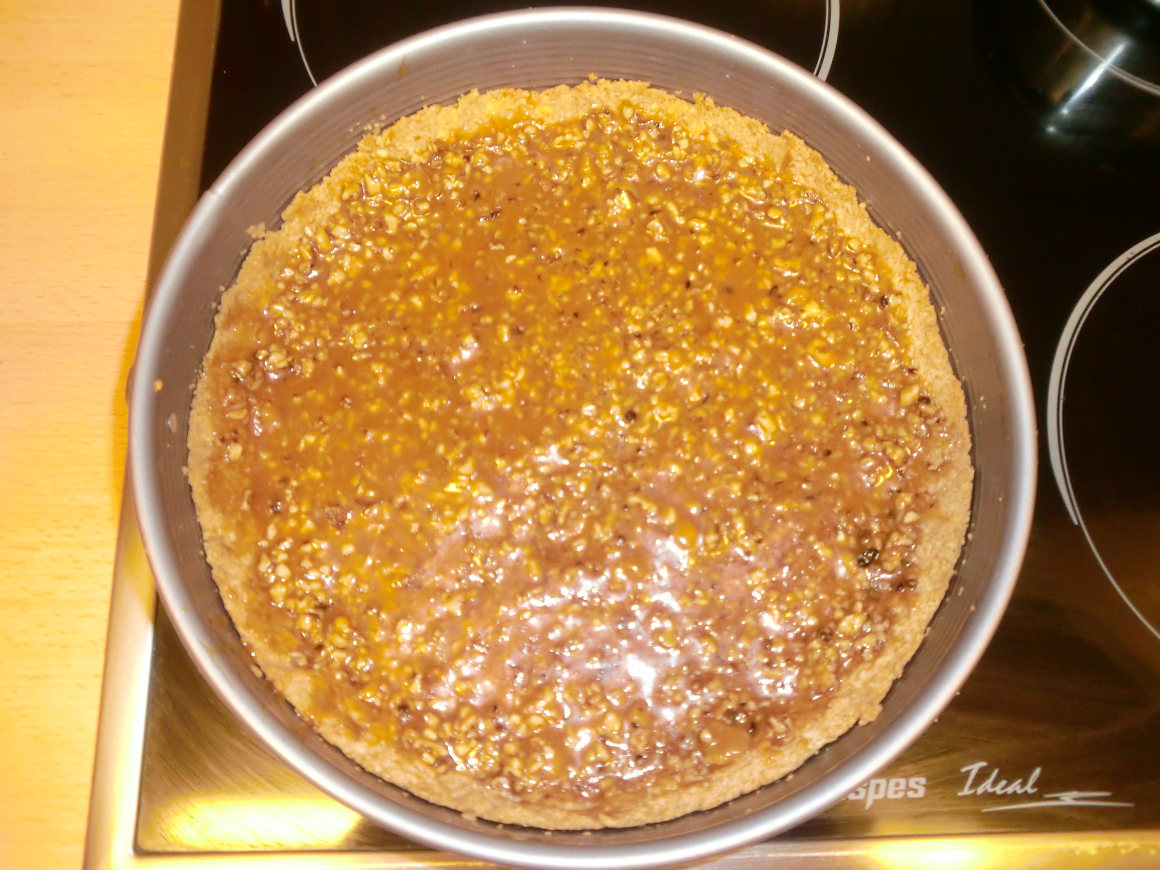 Tarta de queso con melocotones y caramel(Tort cu crema de branza ,piersici si caramel)