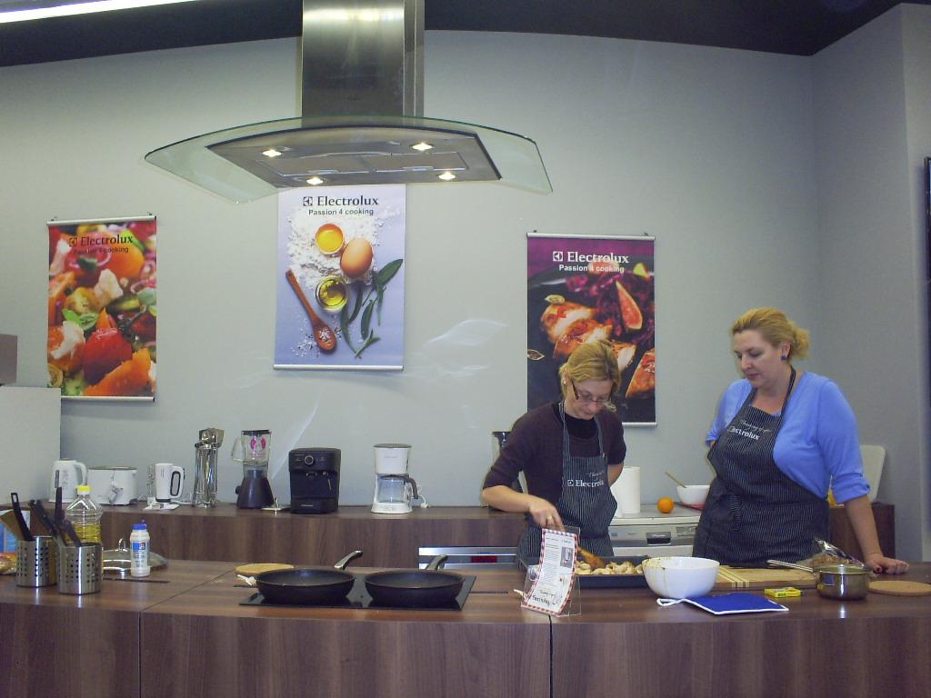 Gatind cu Brindusa (Cooking Session Electrolux la Flanco, Unirea Shopping Center)