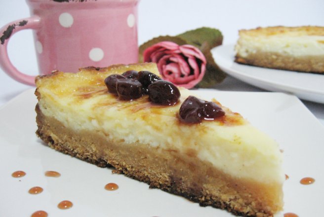 Cheesecake cu crema de lapte si dulceata de cirese