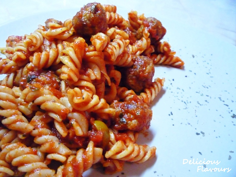 Fusilli cu bilute de carne tocata