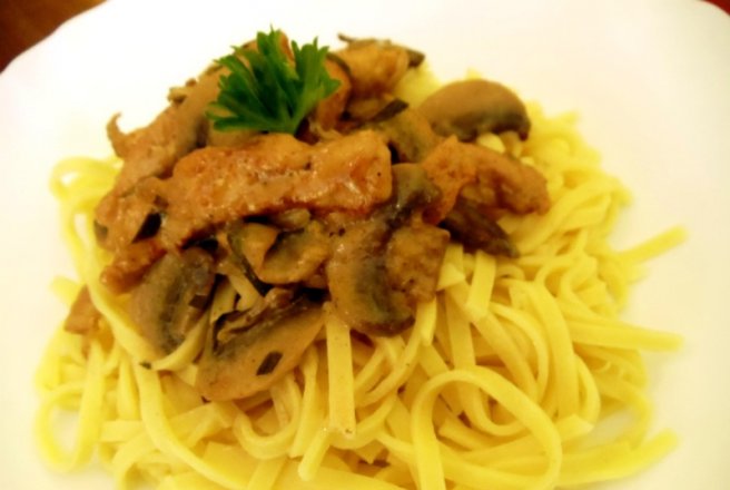 Pui stroganoff