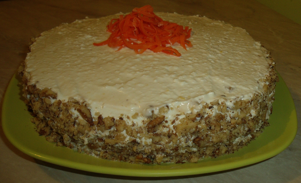 Tort de morcovi cu crema de urda (10-12 persoane)