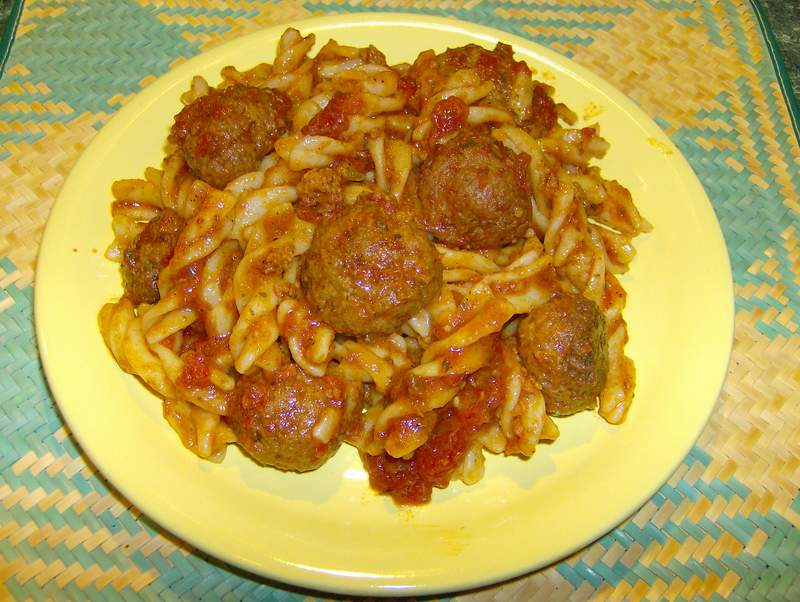 Fusilli cu bilute de carne tocata