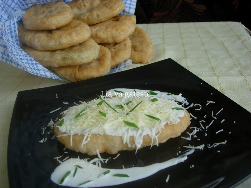 Placinte cu branza sarata si ceapa verde