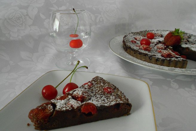 Black Clafoutis cu visine si capsune