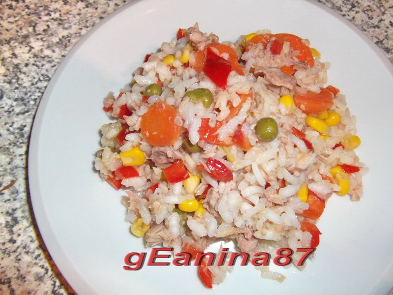 Salata de orez cu ton si legume