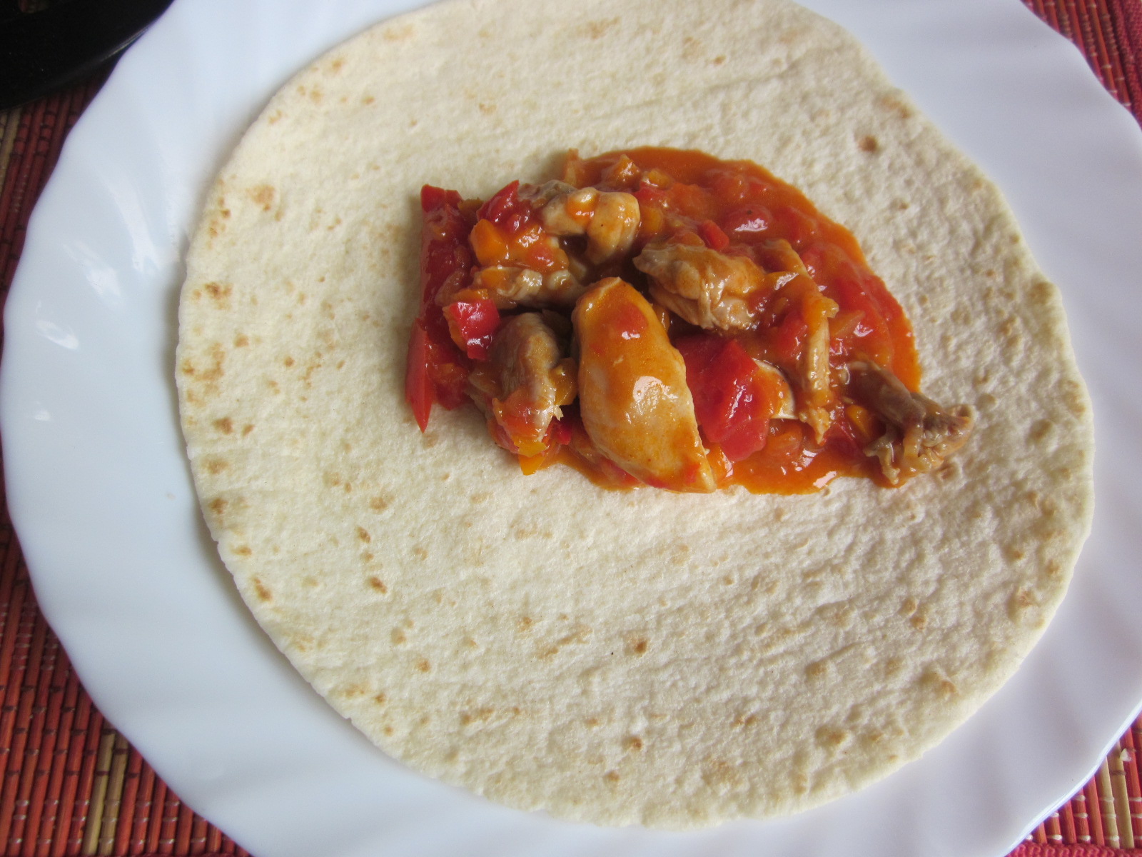 Tortilla cu pui si sos Fajita