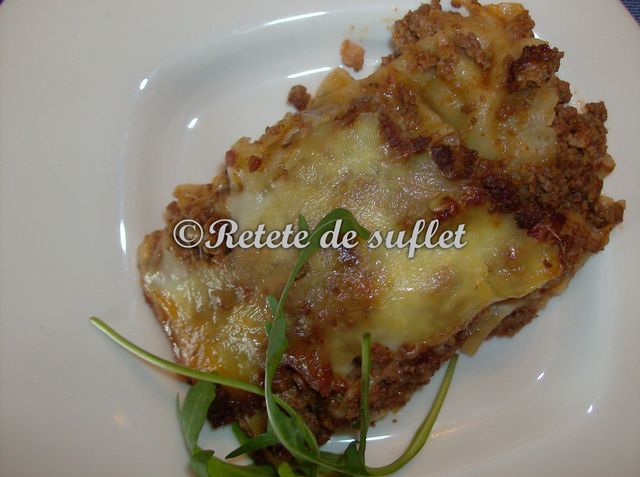 Lasagne cu sos ragu alla bolognese