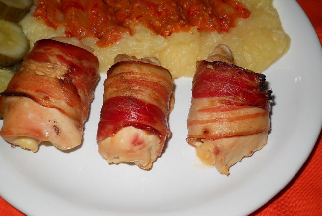 Rulouri de pui in bacon