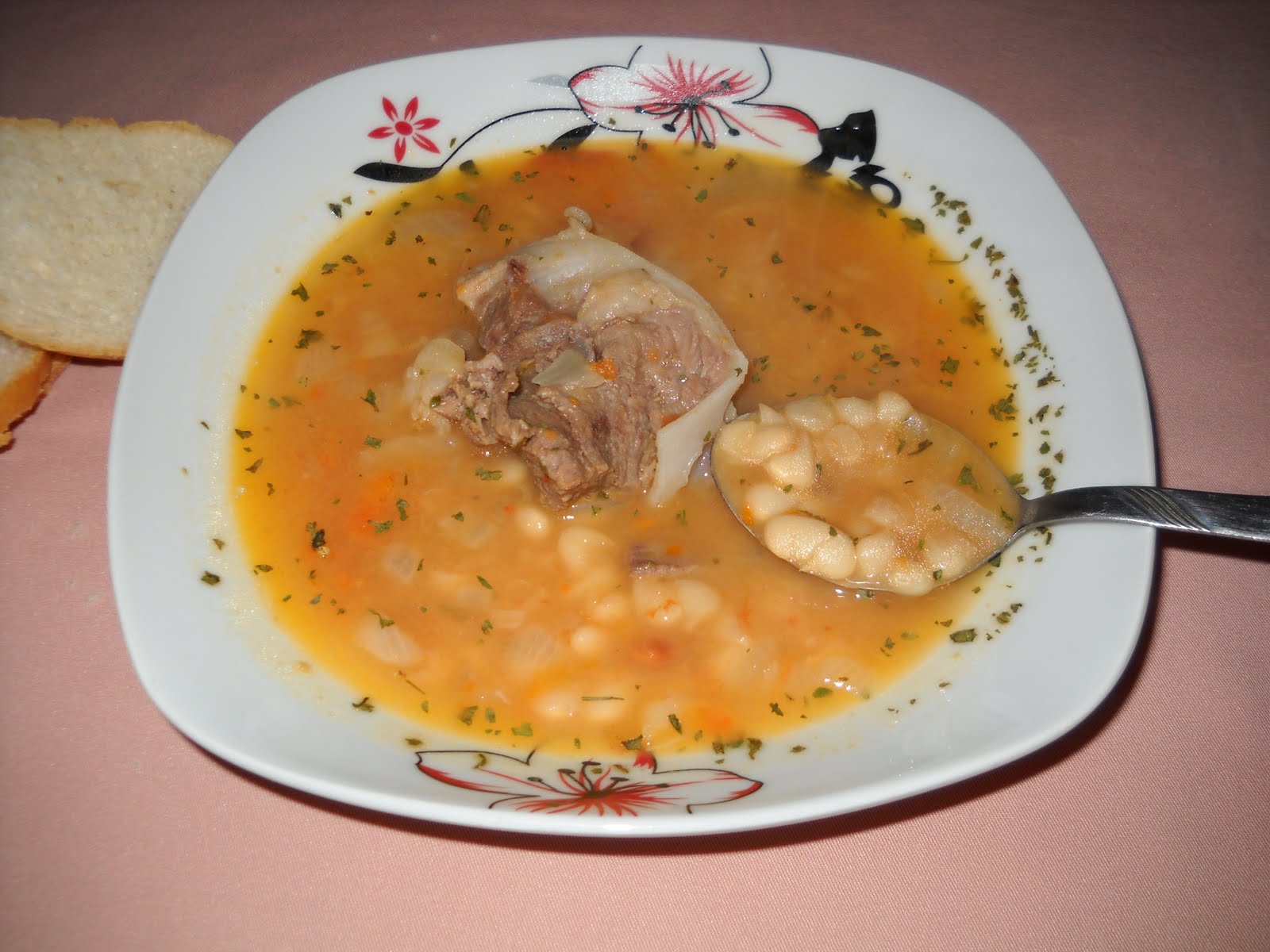 Ciorba de fasole cu carne