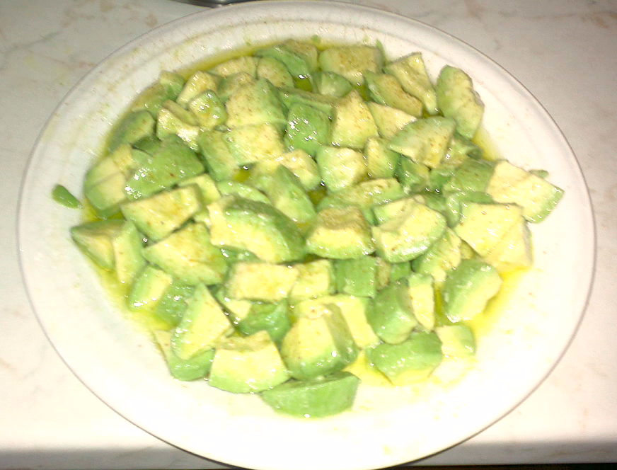 Tortulet  de avocado cu peste sabie si rosii