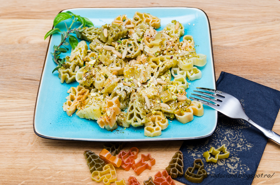 Paste cu sos pesto si parmezan