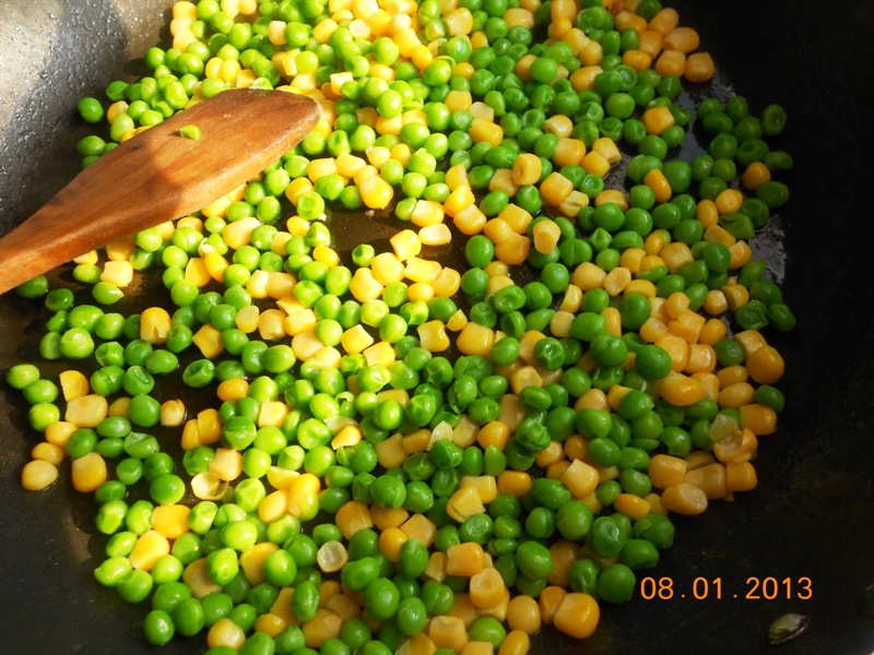 Spaghete cu legume si sos de usturoi
