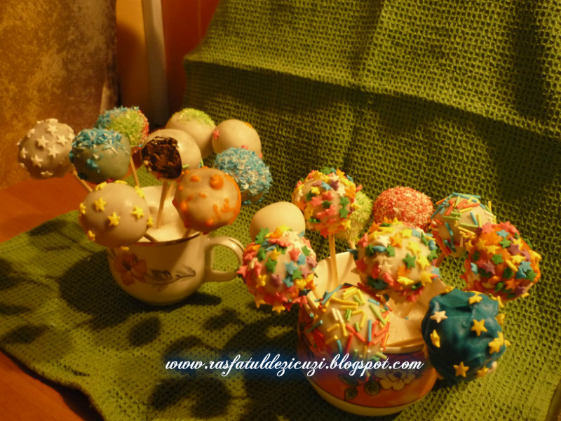 Cake Pops cu biscuiti si ciocolata alba