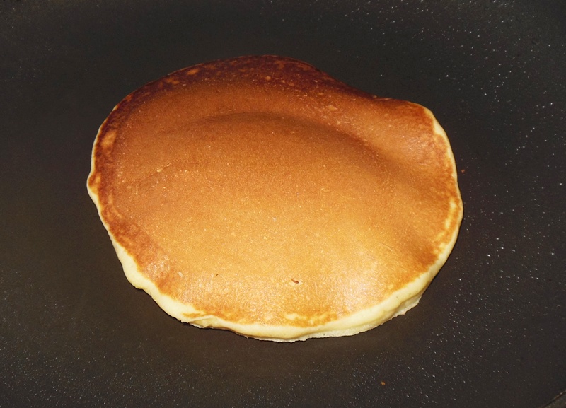 Pancakes cu dulceata de mure