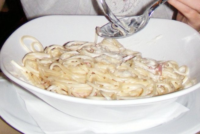 Spaghete carbonara, reţetă cu smantana