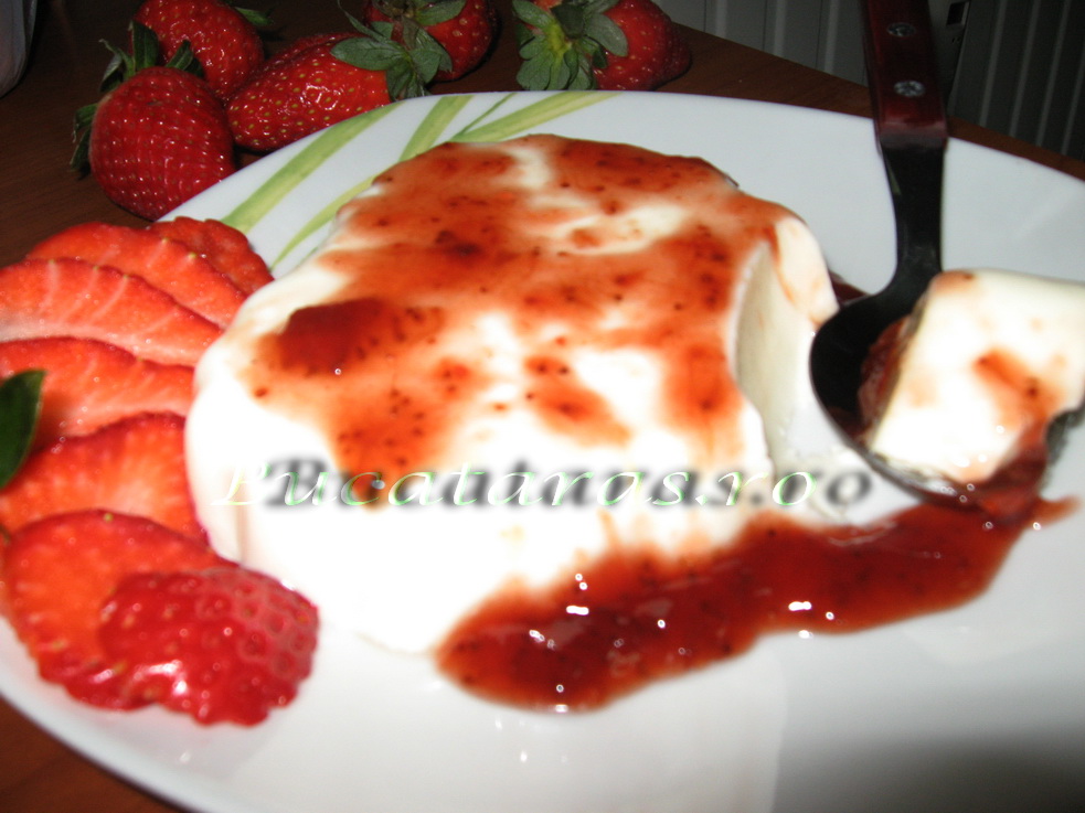 Panna cotta cu capsuni