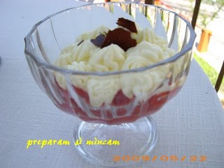 Cupe de capsuni cu mascarpone