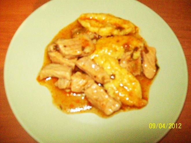 Tocanita de galuste cu cotlet de porc