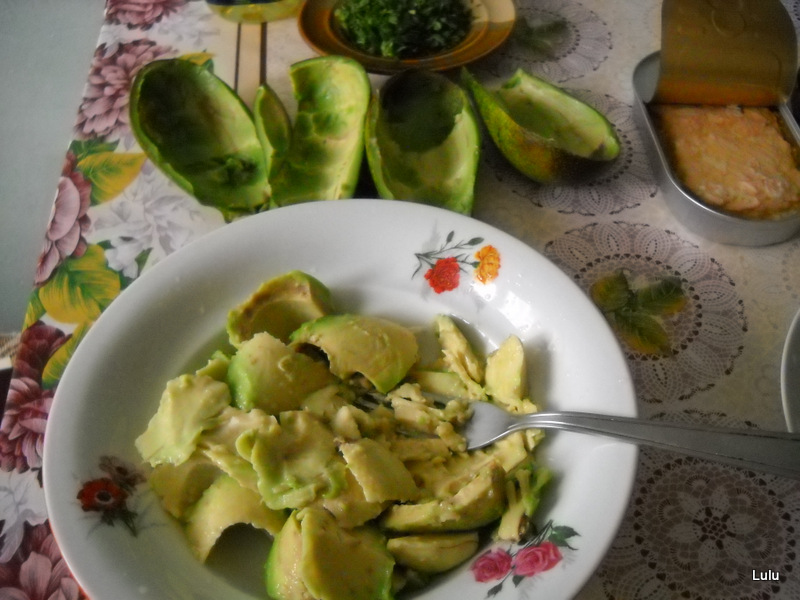 Salata de somon cu avocado