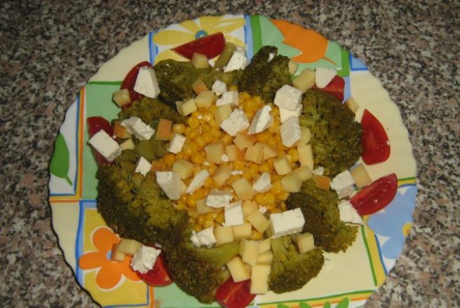 Salata de broccoli cu porumb