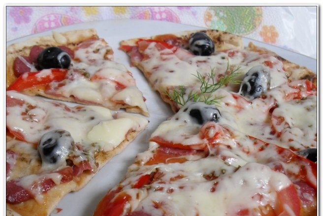 Pizza pe blat de lipie