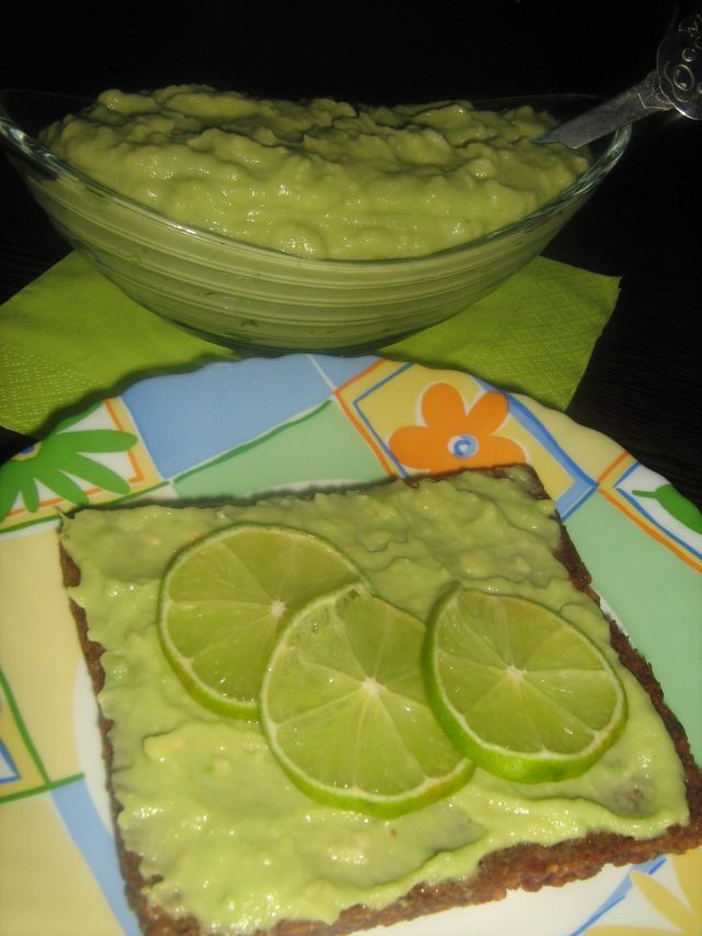 Salata de avocado