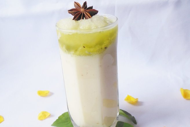 Milkshake cu ananas, anason si sorbet de lamaie