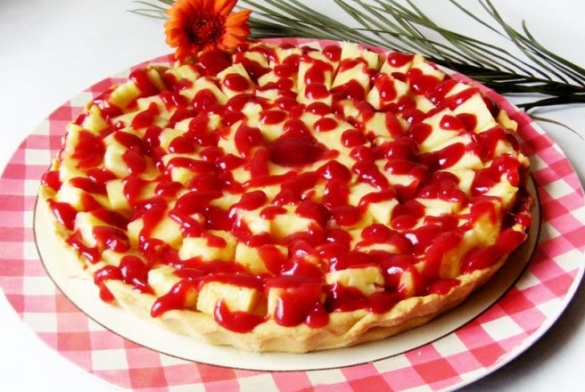 Tarta cu ananas si jeleu de zmeura