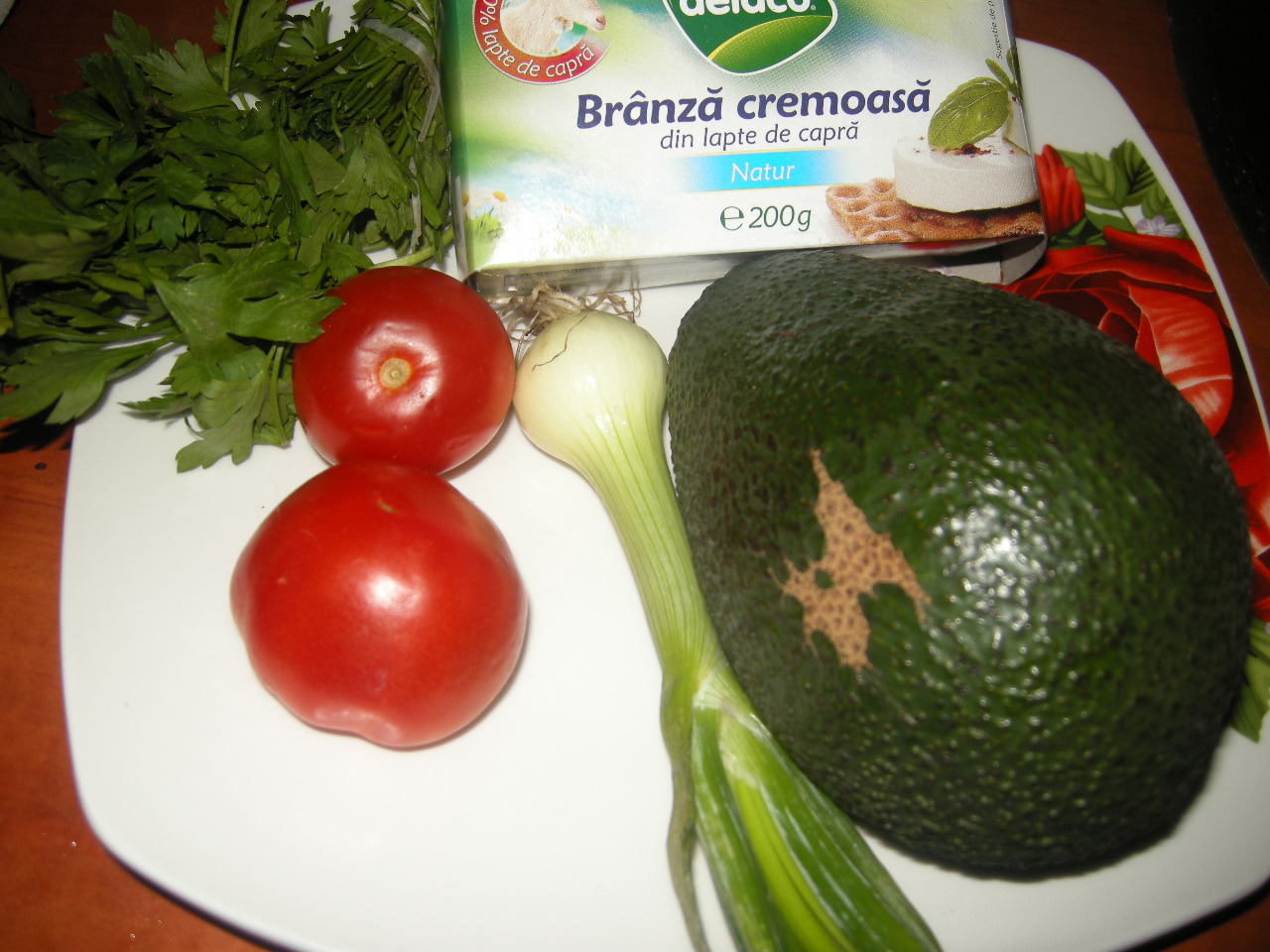 Avocado cu branza fina din lapte de capra