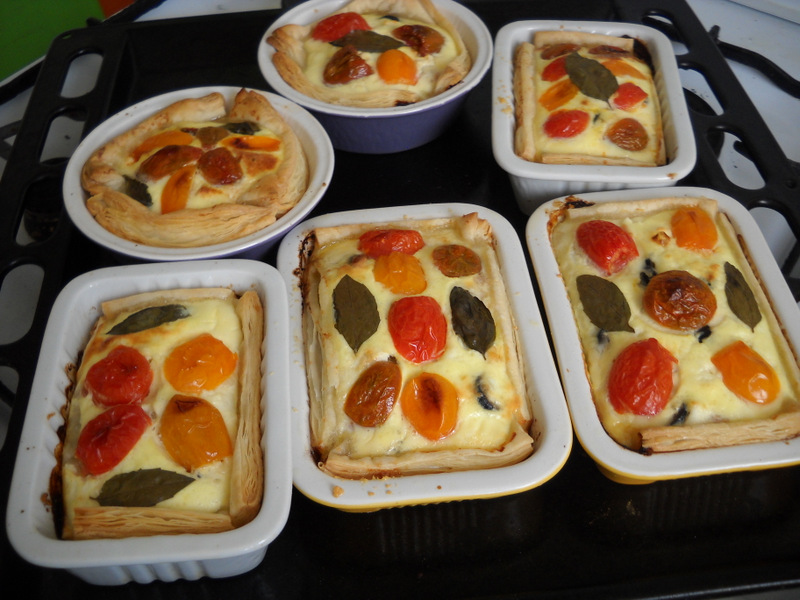 Mini quiche cu rosii si masline