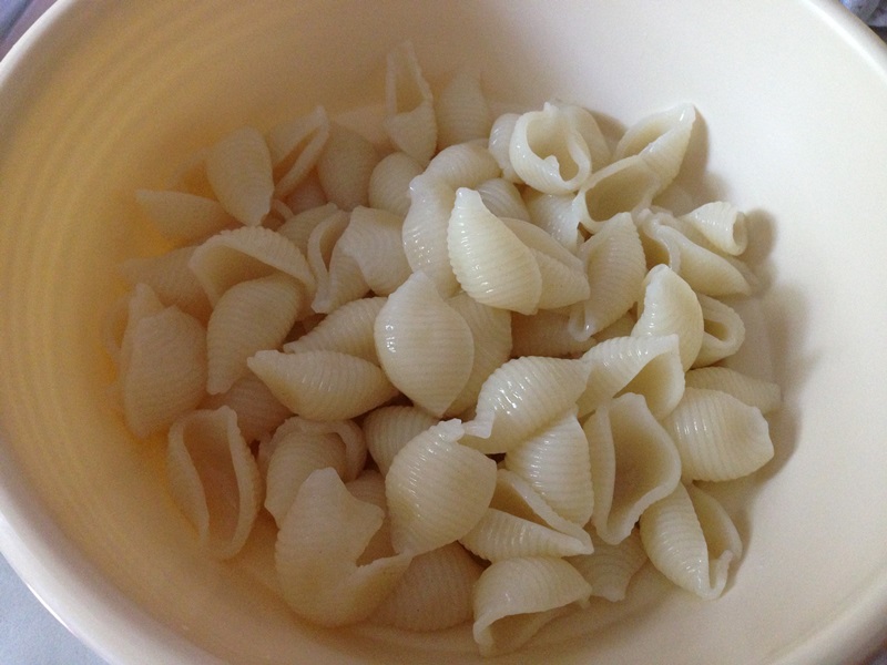 Salata de paste cu mazare si branza milkana