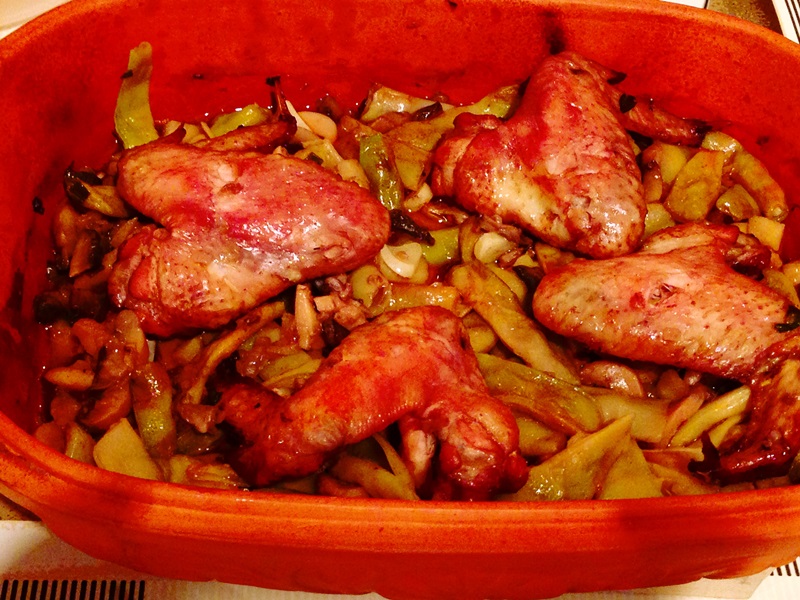 Fasole pastai cu ciuperci si aripi de pui la cuptor